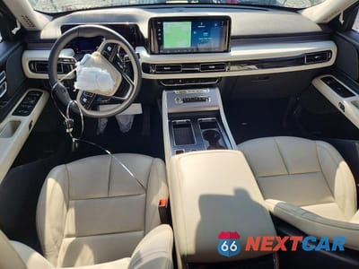 Zdjęcie 8 z 13 samochodu: 2025 LINCOLN AVIATOR VIN:5LM5J6WC2SGL15957 - miniatura