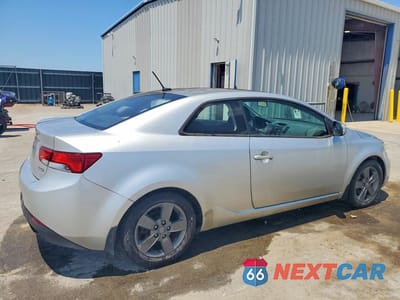 Trzecie zdjęcie samochodu z tyłu: 2010 KIA FORTE EX VIN:KNAFU6A24A5302264 - miniatura