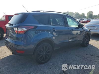 Trzecie zdjęcie samochodu z tyłu: 2018 FORD ESCAPE SE VIN:1FMCU0GD3JUB40883 - miniatura