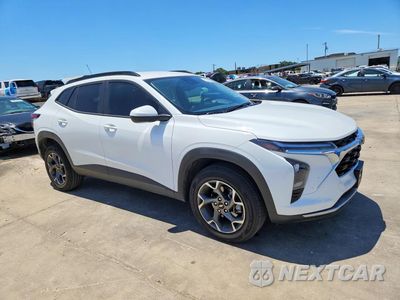 Czwarte zdjęcie samochodu z boku: 2026 CHEVROLET TRAX 1LT VIN:KL77LHEP6TC054932 - miniatura