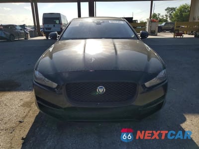 Piąte zdjęcie samochodu w środku: 2017 JAGUAR XE VIN:SAJAR4BG7HA960208 - miniatura