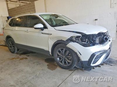 Czwarte zdjęcie samochodu z boku: 2022 VOLKSWAGEN TIGUAN SE VIN:3VV3B7AX6NM125778 - miniatura