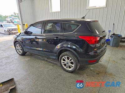 Drugie zdjęcie samochodu z przodu: 2019 FORD ESCAPE SE VIN:1FMCU0GD4KUB72808 - miniatura