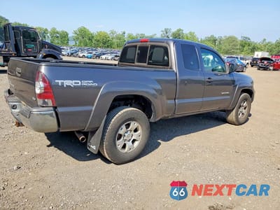 Trzecie zdjęcie samochodu z tyłu: 2013 TOYOTA TACOMA V6 VIN:5TFUU4EN3DX052415 - miniatura
