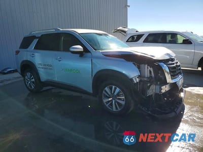 Czwarte zdjęcie samochodu z boku: 2025 NISSAN PATHFINDER SL VIN:5N1DR3CC3SC236203 - miniatura
