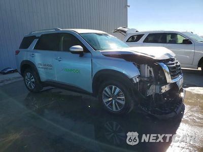 Czwarte zdjęcie samochodu z boku: 2025 NISSAN PATHFINDER SL VIN:5N1DR3CC3SC236203 - miniatura
