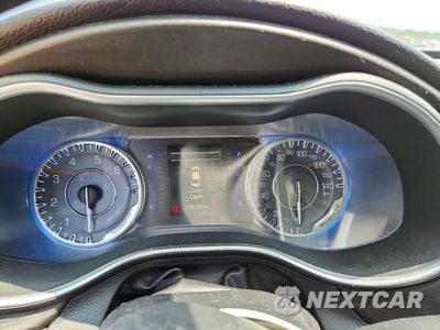 Zdjęcie 9 z 12 samochodu: 2015 CHRYSLER 200 LIMITED VIN:1C3CCCAB9FN737557 - miniatura