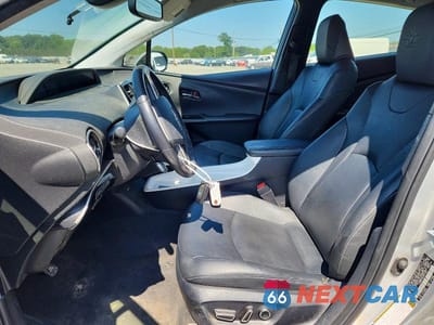 Zdjęcie 7 z 12 samochodu: 2016 TOYOTA PRIUS FOUR VIN:JTDKARFU6G3519759 - miniatura