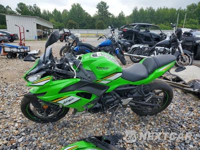 Trzecie zdjęcie samochodu z tyłu: 2025 KAWASAKI EX650 P VIN:ML5EXEP19SDAD7162 - miniatura