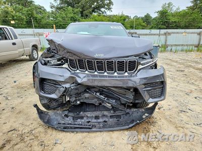 Piąte zdjęcie samochodu w środku: 2025 JEEP GRAND CHEROKEE LAREDO VIN:1C4RJHAG4SC268808 - miniatura