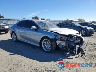 Czwarte zdjęcie samochodu z boku: 2020 TOYOTA CAMRY XLE VIN:4T1F31AK0LU019941 - miniatura