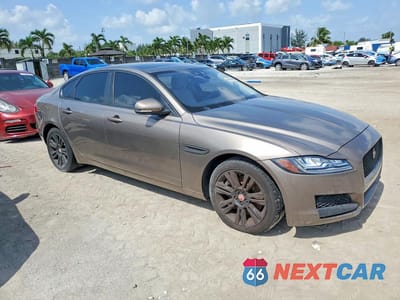 Czwarte zdjęcie samochodu z boku: 2017 JAGUAR XF PREMIUM VIN:SAJBD4BV0HCY32964 - miniatura