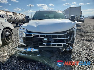 Piąte zdjęcie samochodu w środku: 2025 FORD F-350 SUPE VIN:1FT8W3DT0SED11330 - miniatura