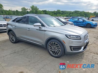 Czwarte zdjęcie samochodu z boku: 2020 LINCOLN NAUTILUS RESERVE VIN:2LMPJ8K9XLBL19916 - miniatura