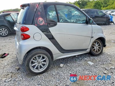 Trzecie zdjęcie samochodu z tyłu: 2016 SMART FORTWO VIN:WMEEJ9AAXGK842388 - miniatura