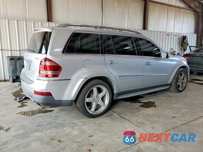 Trzecie zdjęcie samochodu z tyłu: 2009 MERCEDES-BENZ GL 550 4MATIC VIN:4JGBF86E19A500177 - miniatura