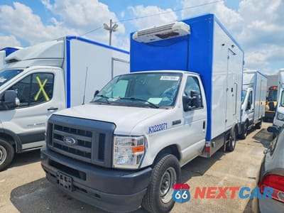 2023 FORD E350 REFRIGERATED TRUCK REFRIGERATED BOX TRUCK 1FDWE3FK7PDD08447 - główne zdjęcie licytacji z USA - miniatura