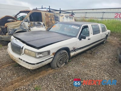 1995 LINCOLN TOWN CAR EXECUTIVE 1LNLM81W9SY624754 - główne zdjęcie licytacji z USA - miniatura
