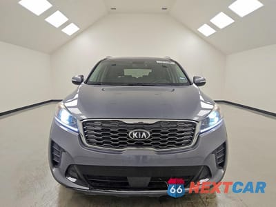 Piąte zdjęcie samochodu w środku: 2020 KIA SORENTO LX VIN:5XYPG4A33LG632001 - miniatura