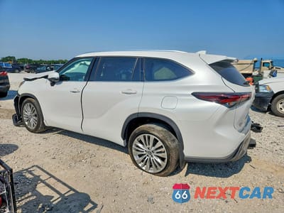 Drugie zdjęcie samochodu z przodu: 2025 TOYOTA HIGHLANDER PLATINUM VIN:5TDKDRBH9SS580255 - miniatura