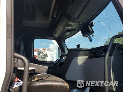 Piąte zdjęcie samochodu w środku: 2026 FREIGHTLINER CASCADIA 126 SEMI TRUCK VIN:3AKJHHDR1TSWL2266 - miniatura