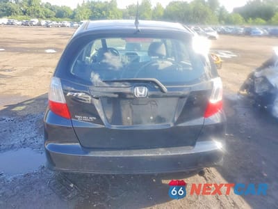 Zdjęcie 6 z 12 samochodu: 2011 HONDA FIT VIN:JHMGE8G32BS007729 - miniatura