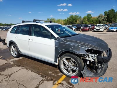 Czwarte zdjęcie samochodu z boku: 2017 VOLKSWAGEN GOLF ALLTRACK S/SE VIN:3VWM17AUXHM540857 - miniatura