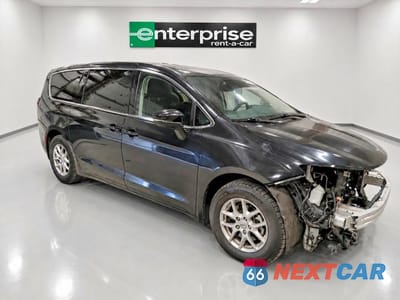 Czwarte zdjęcie samochodu z boku: 2023 CHRYSLER PACIFICA TOURING L VIN:2C4RC1BG5PR627310 - miniatura