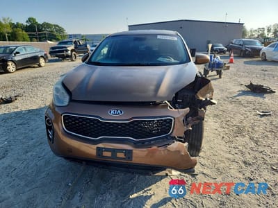 Piąte zdjęcie samochodu w środku: 2017 KIA SPORTAGE LX VIN:KNDPMCAC7H7144693 - miniatura