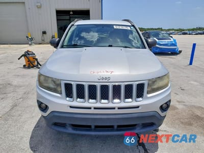 Piąte zdjęcie samochodu w środku: 2014 JEEP COMPASS SPORT VIN:1C4NJCBB8ED539520 - miniatura