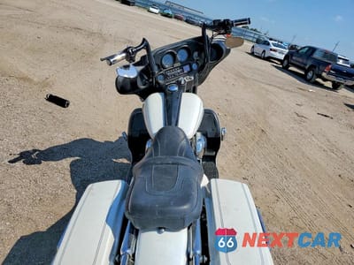 Zdjęcie 6 z 8 samochodu: 2004 HARLEY-DAVIDSON FLHTCUI VIN:1HD1FCW184Y626602 - miniatura