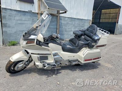 Trzecie zdjęcie samochodu z tyłu: 1990 HONDA GL1500 SE VIN:1HFSC2233LA201236 - miniatura