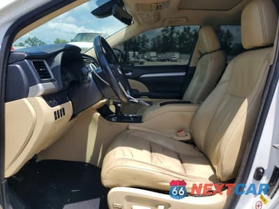 Zdjęcie 7 z 13 samochodu: 2017 TOYOTA HIGHLANDER XLE VIN:5TDKZRFH1HS519857 - miniatura