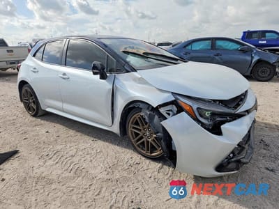 Czwarte zdjęcie samochodu z boku: 2025 TOYOTA COROLLA HATCHBACK NIGHTSHADE VIN:JTND4MBE7S3237071 - miniatura