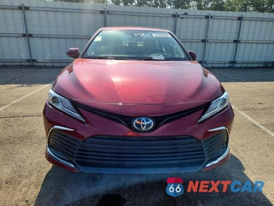 Piąte zdjęcie samochodu w środku: 2021 TOYOTA CAMRY XLE VIN:4T1F31AK7MU547266 - miniatura