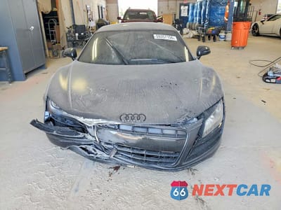 Piąte zdjęcie samochodu w środku: 2012 AUDI R8 5.2 QUATTRO VIN:WUAENAFG3CN002501 - miniatura