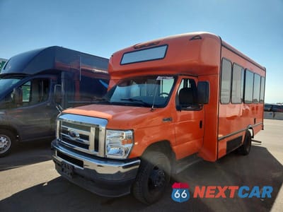 Drugie zdjęcie samochodu z przodu: 2023 FORD ECONOLINE E450 SUPER DUTY CUTAWAY VAN VIN:1FDFE4FN1PDD25860 - miniatura