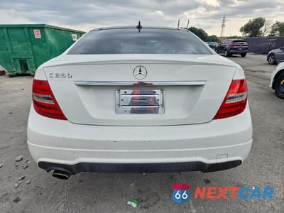 Zdjęcie 6 z 12 samochodu: 2013 MERCEDES-BENZ C 250 VIN:WDDGJ4HB6DF990105 - miniatura