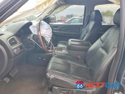 Zdjęcie 7 z 13 samochodu: 2008 GMC YUKON XL DENALI VIN:1GKFK66888J244039 - miniatura