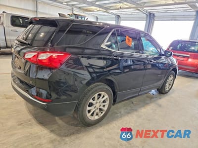 Trzecie zdjęcie samochodu z tyłu: 2019 CHEVROLET EQUINOX LT VIN:3GNAXKEV5KL306298 - miniatura