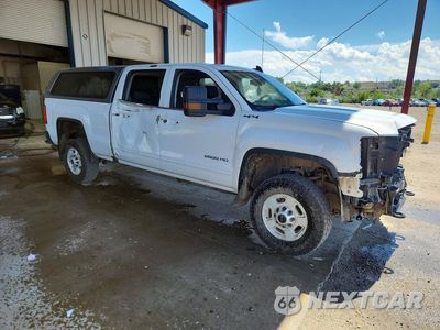 Czwarte zdjęcie samochodu z boku: 2017 GMC SIERRA K2500 SLE VIN:1GT12SEG3HF158437 - miniatura