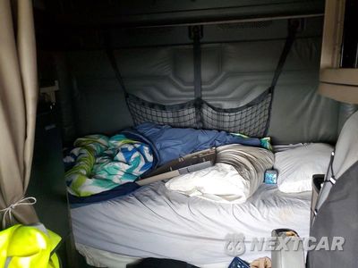 Zdjęcie 10 z 14 samochodu: 2017 FREIGHTLINER CASCADIA 125 SEMI TRUCK VIN:3AKJGLDRXHSHG5569 - miniatura