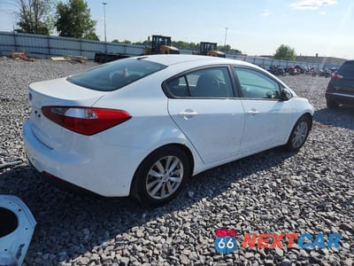Trzecie zdjęcie samochodu z tyłu: 2015 KIA FORTE LX VIN:KNAFX4A67F5355286 - miniatura