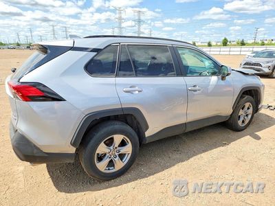 Trzecie zdjęcie samochodu z tyłu: 2024 TOYOTA RAV4 HYBRID XLE VIN:2T3RWRFV8RW239995 - miniatura