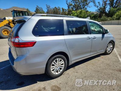 Trzecie zdjęcie samochodu z tyłu: 2016 TOYOTA SIENNA XLE PREMIUM 8-PASSENGER VIN:5TDYK3DC2GS701164 - miniatura