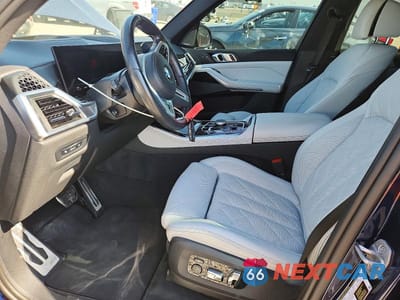 Zdjęcie 7 z 13 samochodu: 2025 BMW X5 M60I VIN:5UX33EU09S9W63852 - miniatura