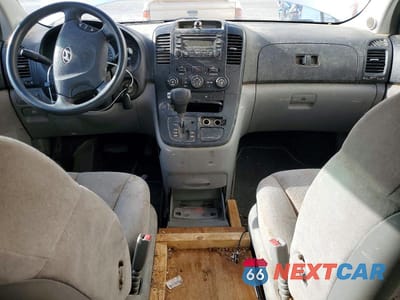 Zdjęcie 8 z 12 samochodu: 2008 HYUNDAI ENTOURAGE VIN:KNDMC233086046754 - miniatura