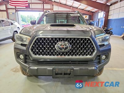 Piąte zdjęcie samochodu w środku: 2019 TOYOTA TACOMA TRD SPORT VIN:3TMCZ5AN3KM195943 - miniatura