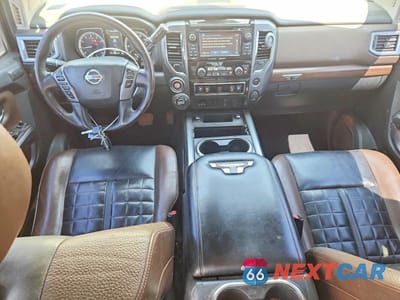 Zdjęcie 8 z 12 samochodu: 2018 NISSAN TITAN PLATINUM RESERVE VIN:1N6AA1E55JN531613 - miniatura