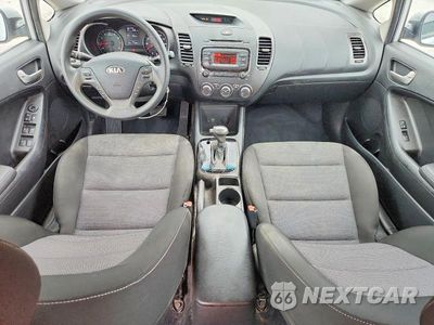 Zdjęcie 8 z 12 samochodu: 2017 KIA FORTE LX VIN:3KPFK4A75HE032100 - miniatura